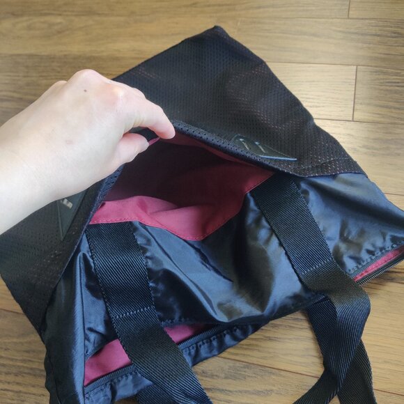 Puma Tote Sports Bag – Black & Maroon | Lightweight Gym/Travel Bag - Picture 4 of 5